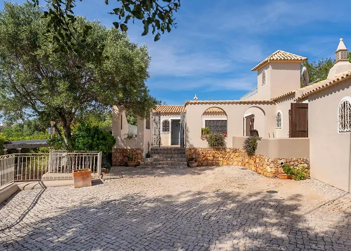 Algarve, Portugal Villa With Pool 4 Ensuite Bedrooms, Private Pool, Lake And Beautiful Gardens