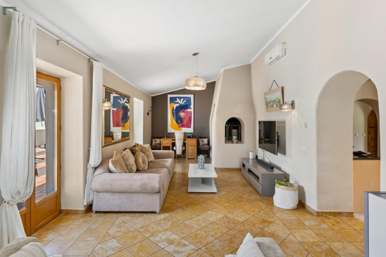 Willa Algarve, Portugal With Pool 4 Ensuite Bedrooms, Private Pool, And Beautiful Gardens *